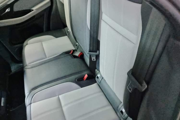 Used Land Rover Range Evoque 2020 249 PS R-DYNAMIC SE Sport Technology Edition Left Rear Seat