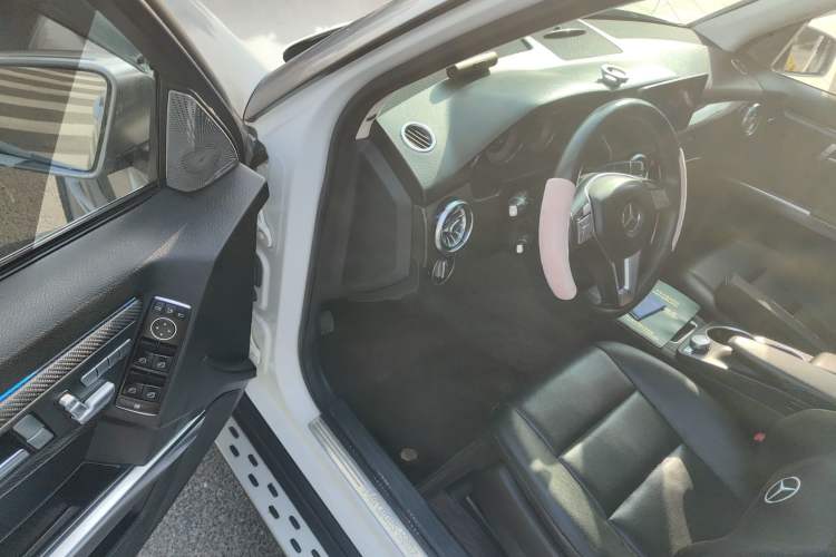 Used Mercedes-Benz GLK-Class 2013 GLK 300 4MATIC Dynamic Sunroof Model