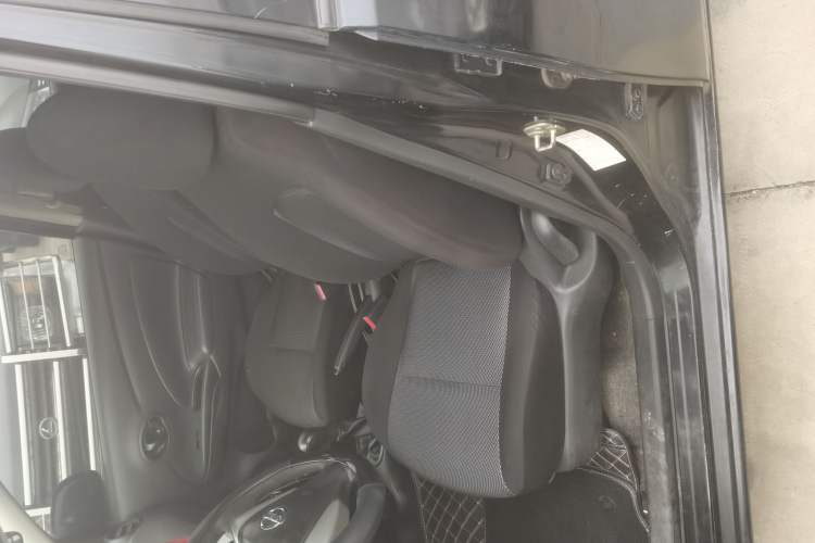 Used Nissan Sunny 2014 1.5XE Manual Elite Edition Left Front Seat