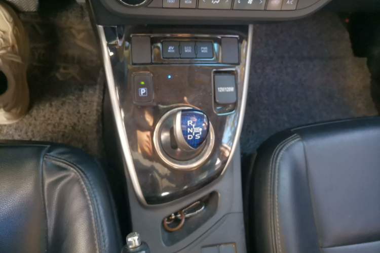 Used Toyota Levin 2017 Revised Dual-Engine 1.8H GS E-CVT Elite Sunroof Version China V Standard
