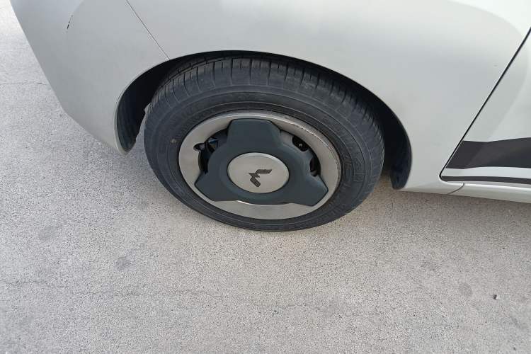 Used Wuling Hongguang MINIEV 2022 Macaron Premium Model – Lithium Iron Phosphate Left Front Wheel Hub