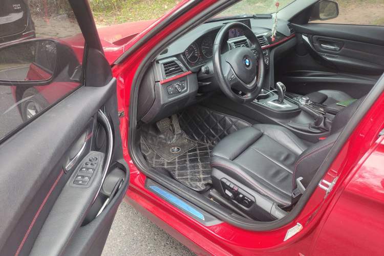 Used BMW 3 Series 2013 320i Sport Design Package
