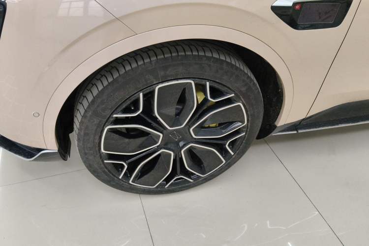 Used Avatr 11 2024 630 Rear-Wheel Drive Edition with Three Lasers Left Front Wheel Hub