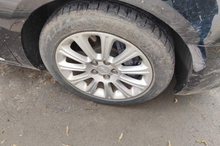 Used Cadillac XTS 2017 28T Elite Model Right Front Wheel Hub