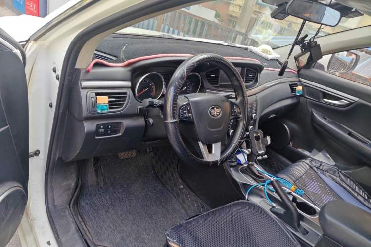 Used Bestune B50 2016 1.4T Automatic Luxury Model Center Console