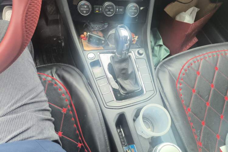 Used Volkswagen Bora 2019 Revised Version 1.5L Automatic Elite Edition China VI Standard Gear Lever