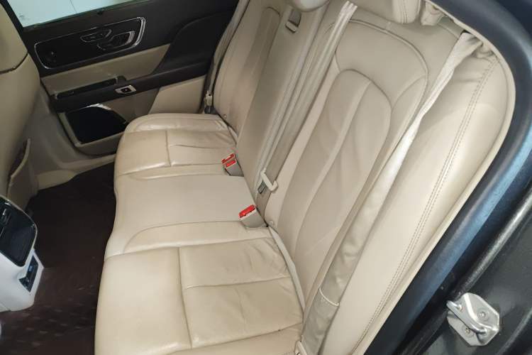 Used Lincoln Continental 2017 2.0T Two-Wheel Drive Prestige Edition Left Rear Seat