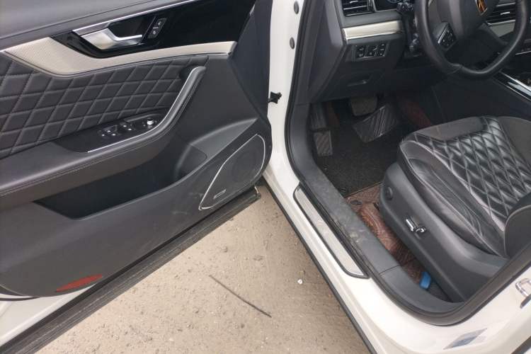 Used Hongqi HS5 2019 2.0T Smart Connect Flagship All-Wheel-Drive Version
