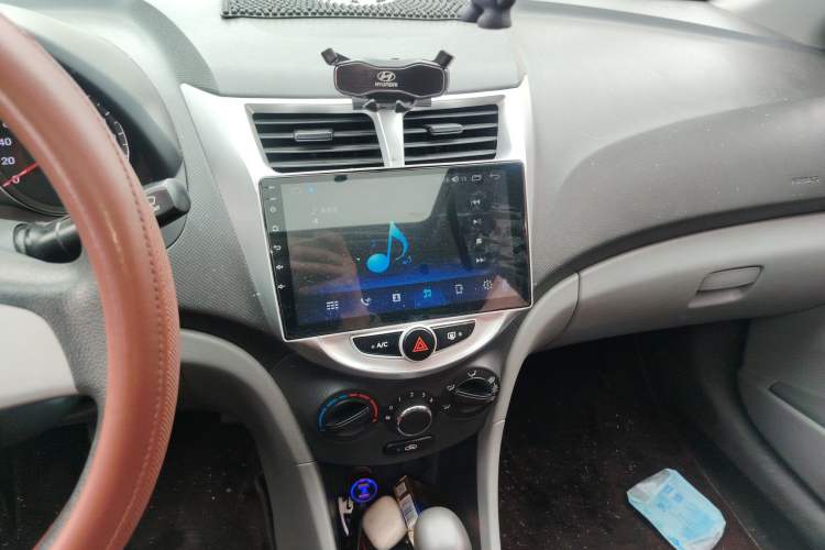 Used Hyundai Verna (older generation) 2010 Sedan 1.4L Automatic Fashionable GT Model Audio And AC Panel