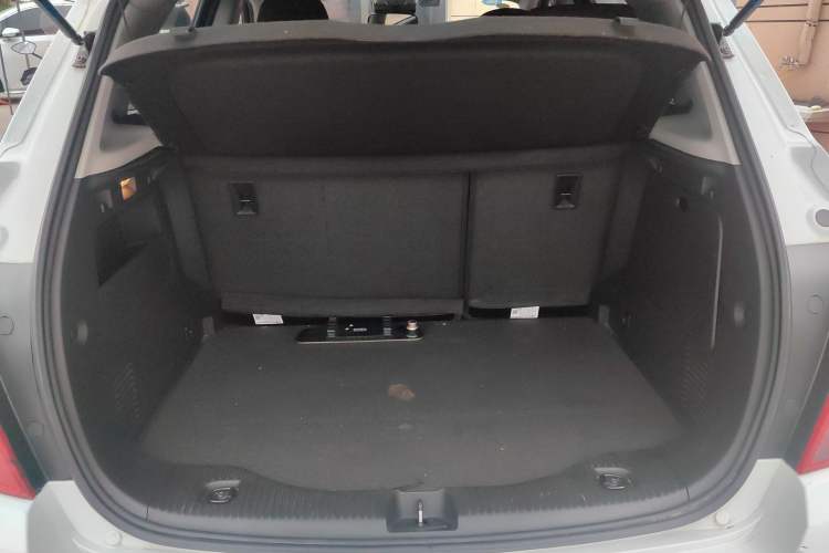 Used Chevrolet Trax 2017 1.4T Automatic Two-Wheel Drive Comfort Version Trunk