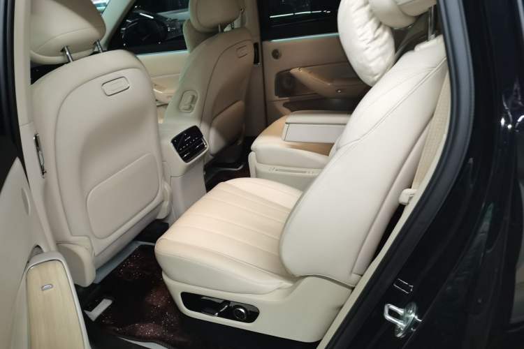 Used Hima AITO M8 2025 Extended-Range Max+ Version 53.4 kWh 6-Seater Edition