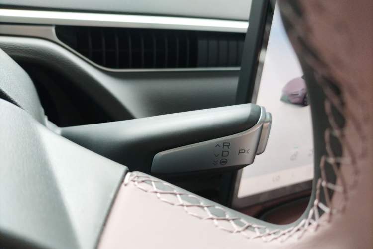 Used XPeng MONA M03 2025 600 with Ultra-Long Range Max Gear Lever