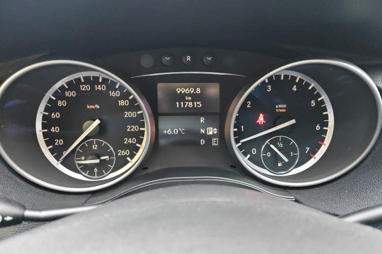 Used Mercedes-Benz R-Class 2015 R 400 4MATIC Luxury Model