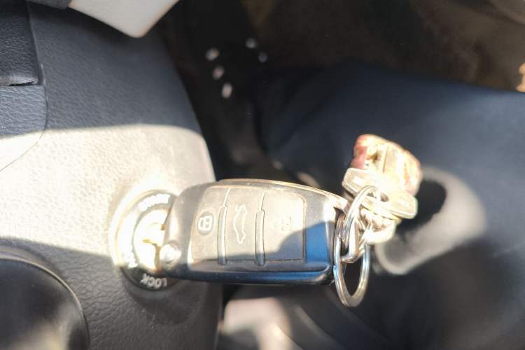 Used JAC Refine M4 2016 2.0L Manual Luxury Version