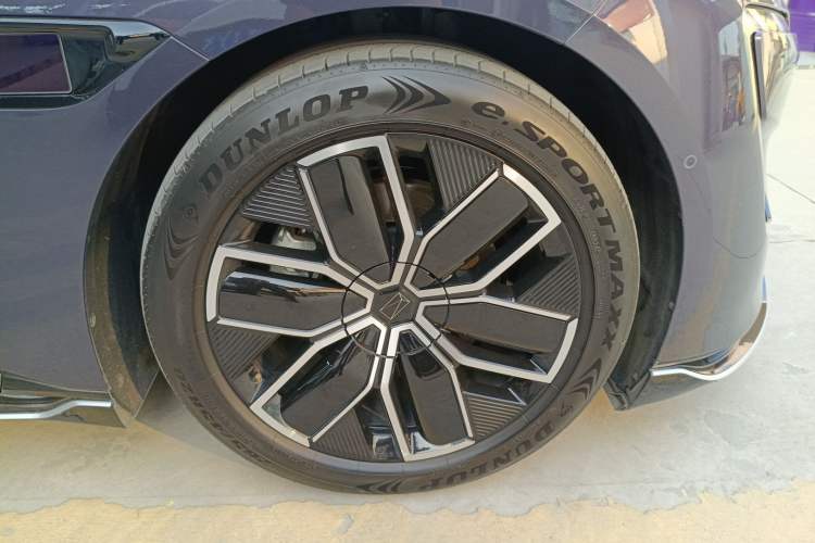 Used Avatr 12 2024 700 Three-Laser Rear-Wheel Drive Luxury Edition Right Front Wheel Hub