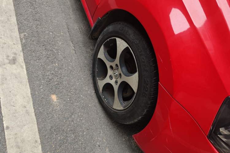 Used Volkswagen Polo 2011 1.4L Automatic ZhiShang Version Right Front Wheel Hub