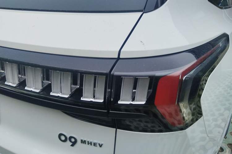 Used Lynk & Co 09 2021 2.0T Halo Six-Seater
