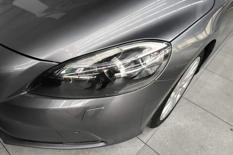 Used Volvo V40 2015 1.6T Zhiya Edition