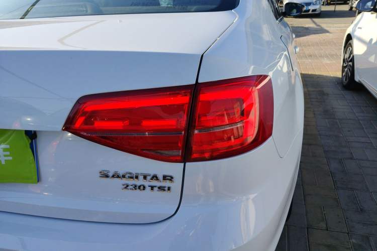 Used Volkswagen Sagitar 2015 230TSI Automatic Luxury Model