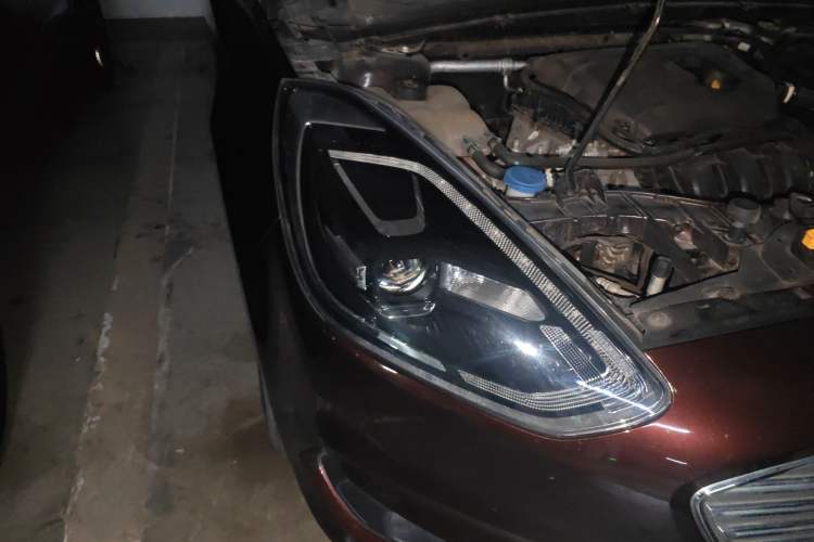 Used Ford Escort 2019 Revised Version 1.5L Automatic Enjoyment Type China VI Standard Right Front Headlight