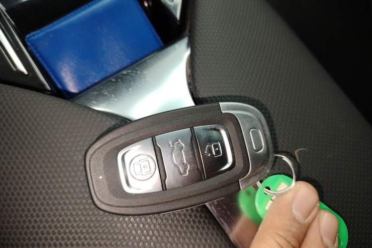 Used Hongqi E-QM5 2022 431 km Charge & Enjoy Edition
