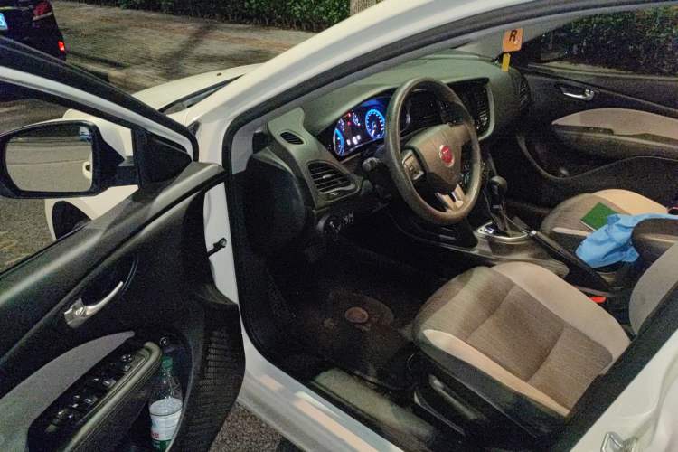 Used Fiat Viaggio 2015 1.4T Automatic Enjoyment Edition Driver Seat