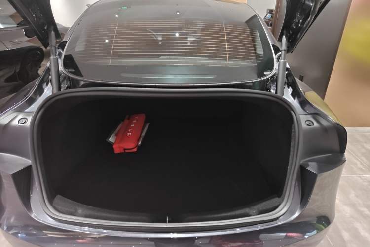 Used Tesla Model 3 2023 Rear-Wheel-Drive Version
