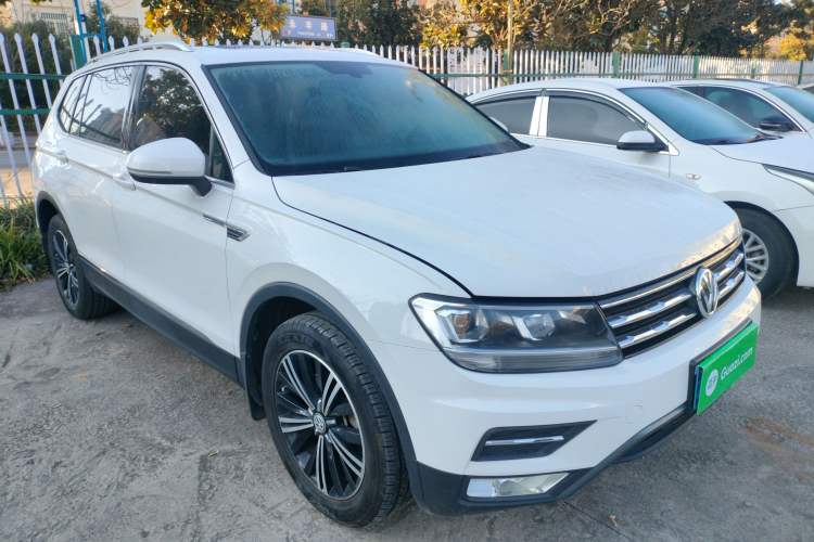 Used Volkswagen Tiguan L 2020 330TSI Automatic Two-Wheel Drive Panoramic Comfort Edition China VI Standard
