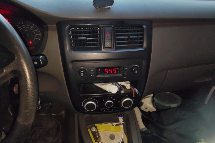 Used Wuling Rongguang V 2016 1.5L Practical Version Non-Power-Assisted
