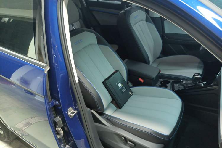 Used Volkswagen Tayron GTE Plug-in Hybrid 2023 280TSI Luxury Plus Advanced Edition Right Front Seat