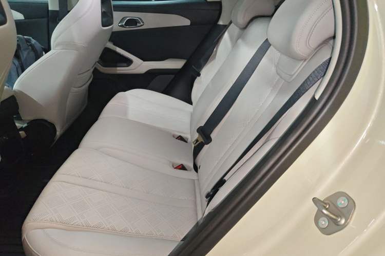 Used BYD Yuan UP 2024 301KM Leading Edition