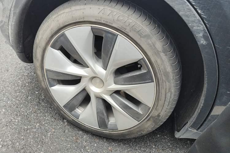 Used Tesla Model Y 2022 Rear-Wheel-Drive Version Right Rear Wheel Hub