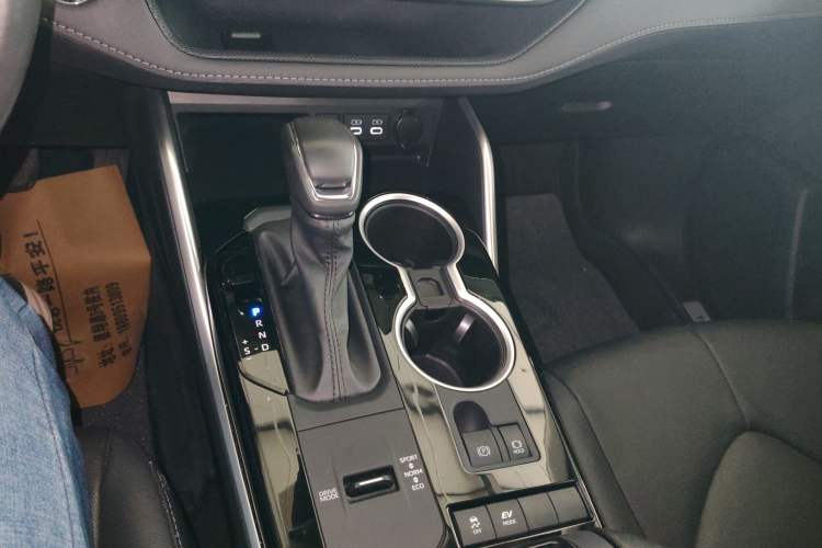 Used Toyota Highlander 2023 2.5L Smart Electric Hybrid Dual-Drive Prestige Version 7 Seats Gear Lever