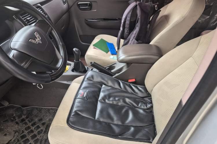 Used Wuling Rongguang V 2016 1.2L Practical Version Left Front Seat