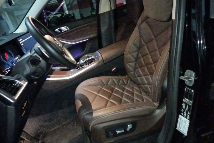 Used BMW X5 2023 xDrive 30Li Luxury M Sport Night Edition Package Left Front Seat