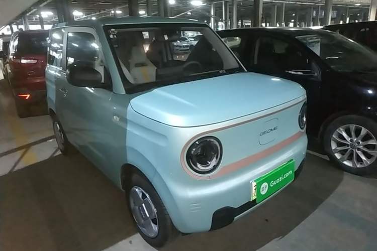 Used Geely Galaxy Panda 2024 Panda Mini 200km Endurance Bear Front Right 45 Deg