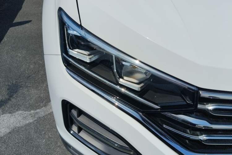 Used Volkswagen Tayron 2022 280TSI Two-Wheel Drive Luxury Smart Connectivity Version Right Front Headlight