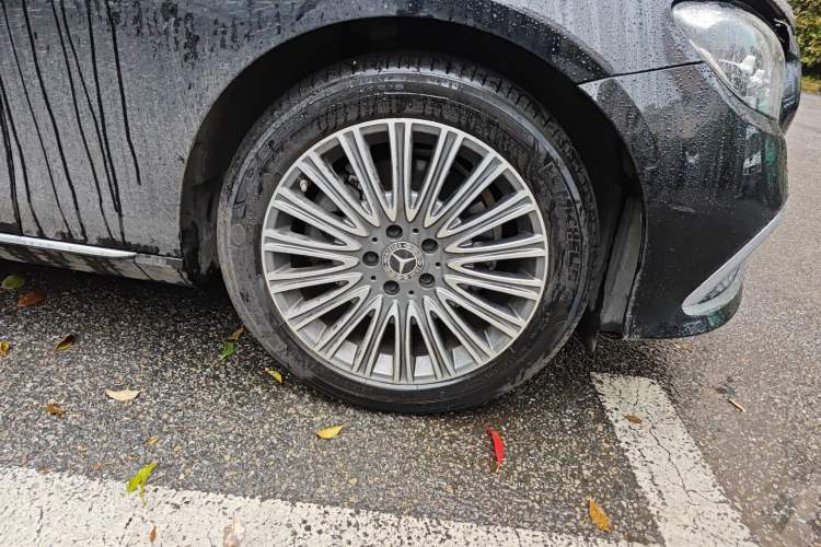 Used Mercedes-Benz E-Class 2023 Updated E 300 L Fashion Edition Right Front Wheel Hub