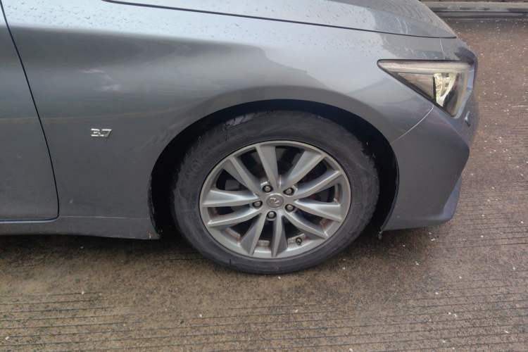 Used Infiniti Q50 2014 3.7L Comfort Edition Right Front Wheel Hub
