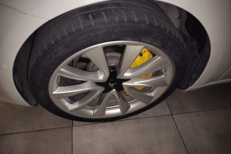 Used Tesla Model 3 2020 Revised Version Standard Range Rear-Wheel Drive – Upgraded Edition Left Front Wheel Hub