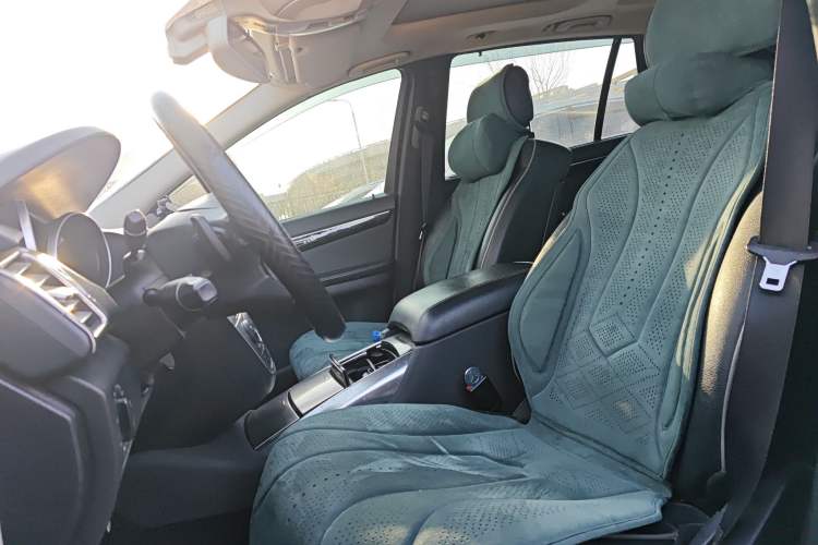 Used Mercedes-Benz R-Class 2015 R 320 4MATIC Luxury Model Left Front Seat