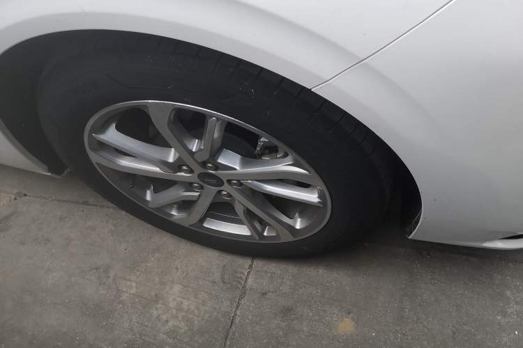 Used Ford Mondeo 2022 Restyled EcoBoost 245 Luxury Version Right Front Wheel Hub