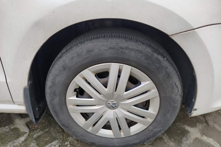 Used Volkswagen Polo 2016 1.4L Manual Fashion Model Right Front Wheel Hub