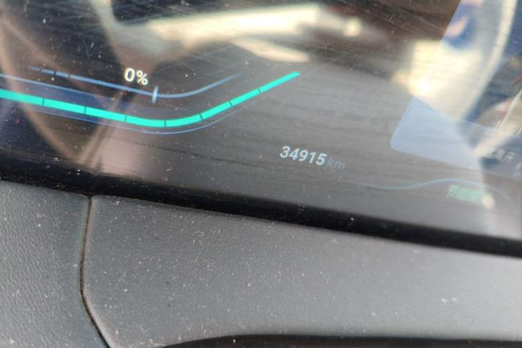 Used FORTHING Xinghai V9 2024 1.5TD 200km Chinese Knot Series Premium Edition Odometer Close Up