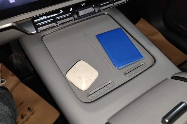 Used Zeekr 7X 2025 100kWh Long-Range All-Wheel Drive Intelligent Driving Version Vehicle Key