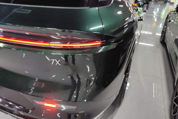 Used Zeekr 7X 2025 100 kWh Long-Range Rear-Wheel Drive with Intelligent Driving Features