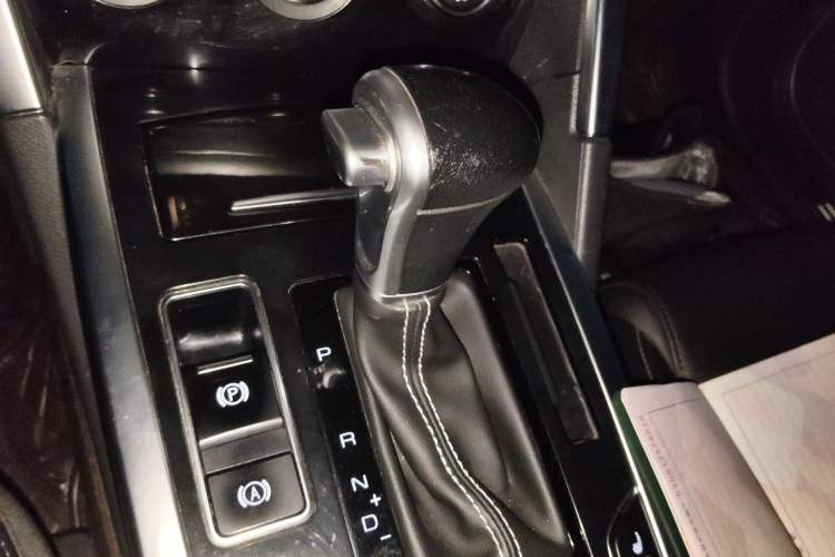 Used Haval H7 2018 Revised Version Blue-Label H7 2.0T Automatic Smart Enjoyment Trim Gear Lever