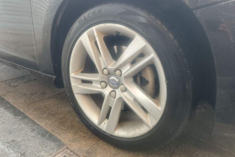 Used Volvo S60 2015 S60L T5 Intelligent Drive Edition Right Front Wheel Hub