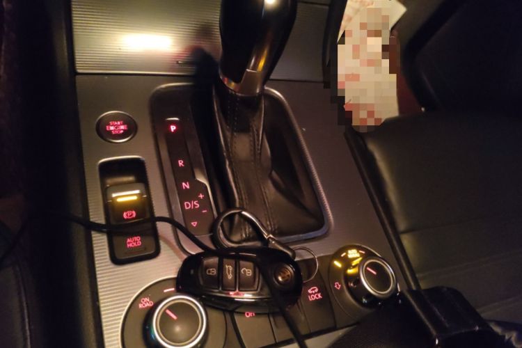 Used Volkswagen Touareg 2011 3.0 TSI High-End Version Gear Lever