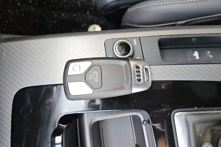 Used Audi Q5L 2024 40 TFSI Fashion Dynamic Model Vehicle Key